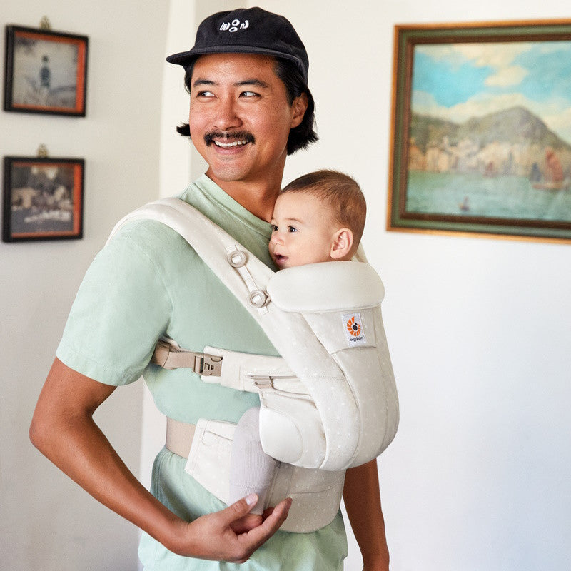 Ergobaby Omni Dream Natural Dots - baby carrier